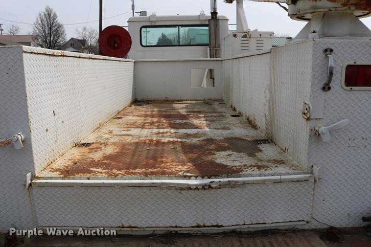 image for item DC7630 1984 White Volvo WCS 42T service truck with crane