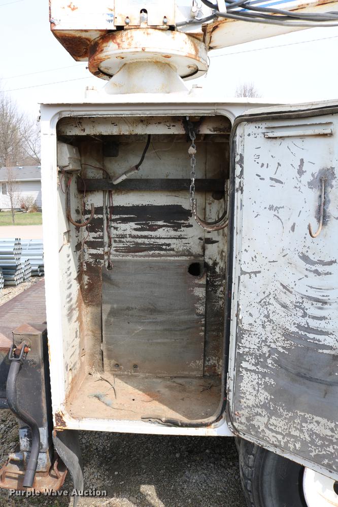 image for item DC7630 1984 White Volvo WCS 42T service truck with crane