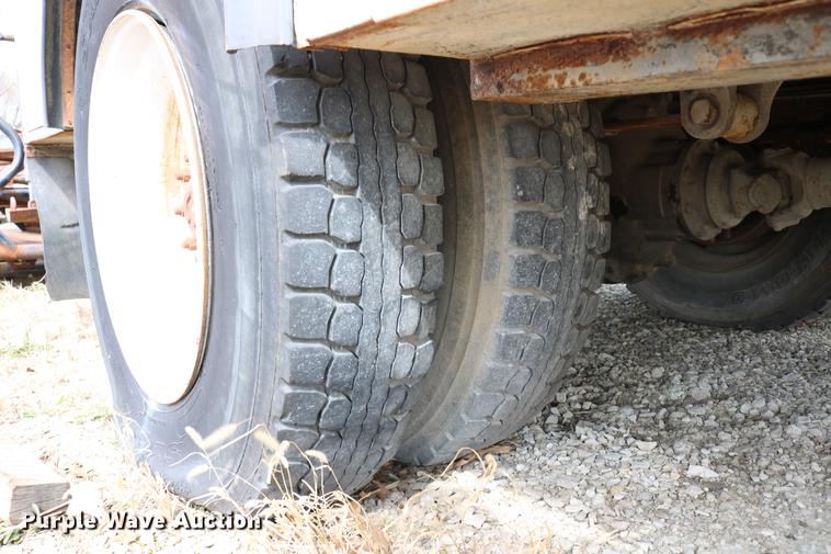 image for item DC7630 1984 White Volvo WCS 42T service truck with crane