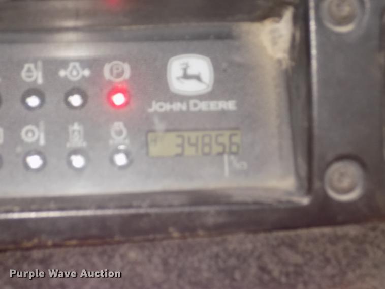 image for item DD2752 2004 John Deere 240 Series II skid steer