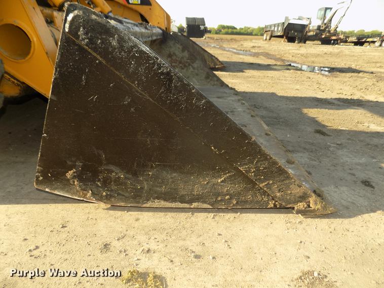image for item DD2752 2004 John Deere 240 Series II skid steer
