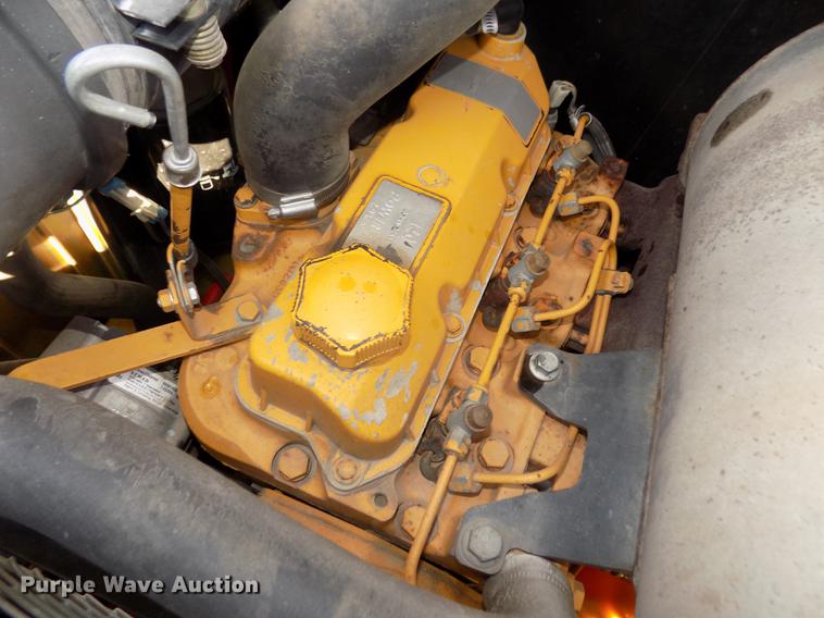 image for item DD2752 2004 John Deere 240 Series II skid steer