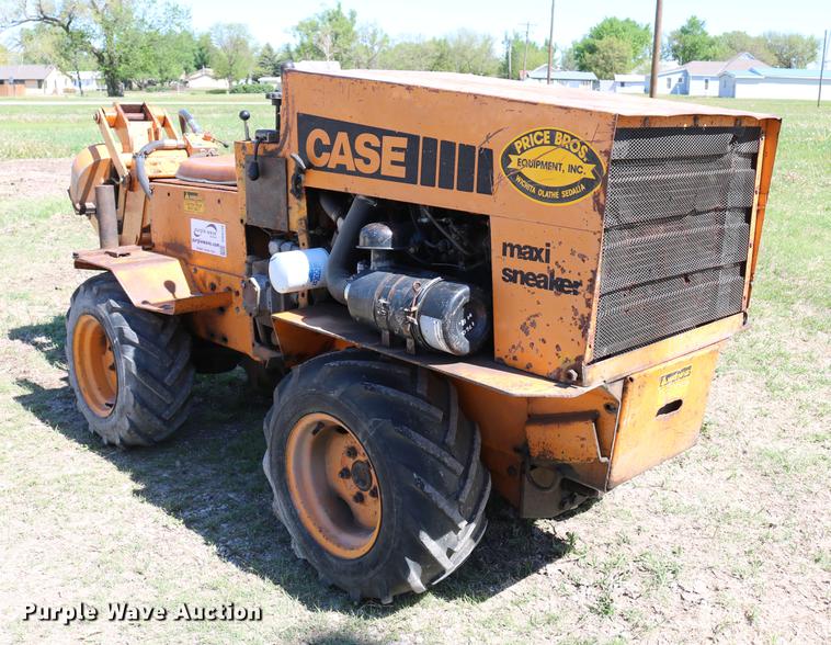 image for item DD4238 1982 Case Maxi-Sneaker vibratory cable plow