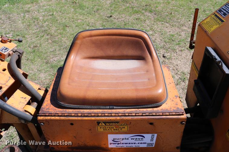 image for item DD4238 1982 Case Maxi-Sneaker vibratory cable plow