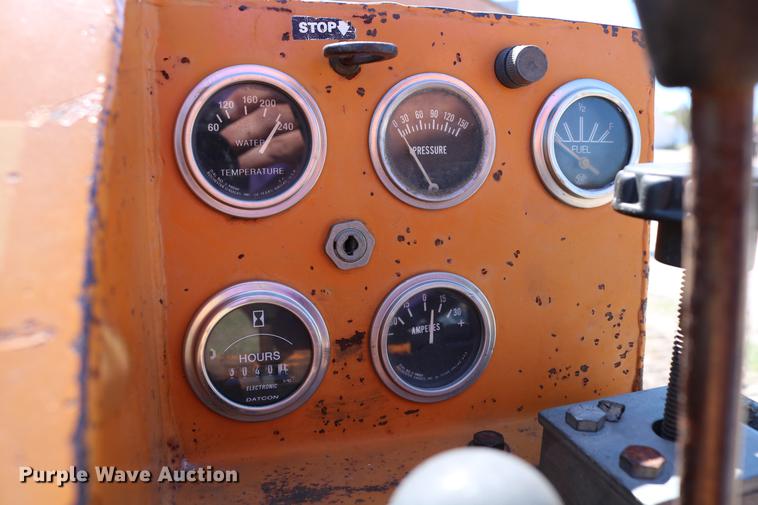 image for item DD4238 1982 Case Maxi-Sneaker vibratory cable plow