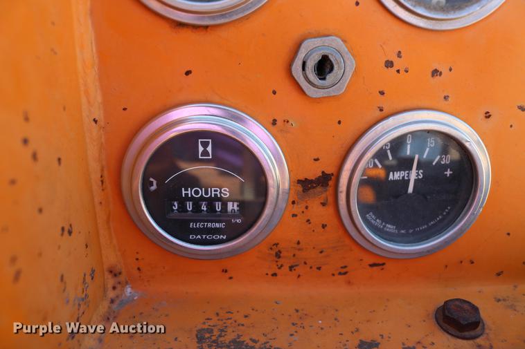 image for item DD4238 1982 Case Maxi-Sneaker vibratory cable plow