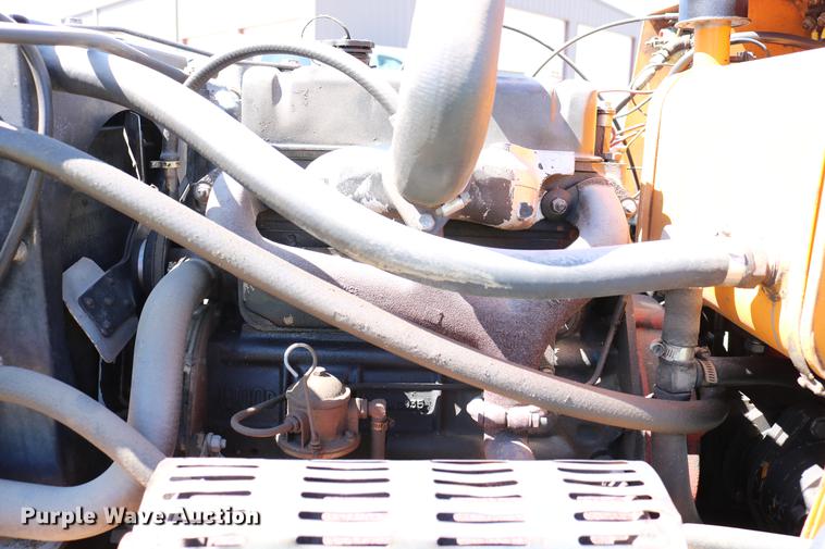 image for item DD4238 1982 Case Maxi-Sneaker vibratory cable plow