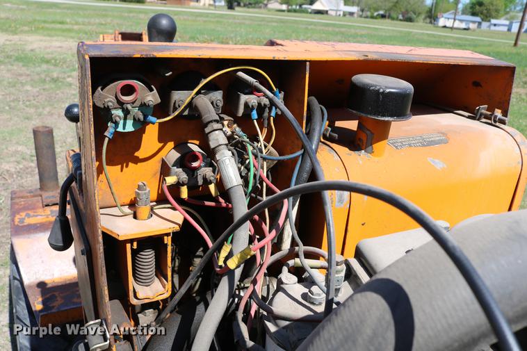 image for item DD4238 1982 Case Maxi-Sneaker vibratory cable plow