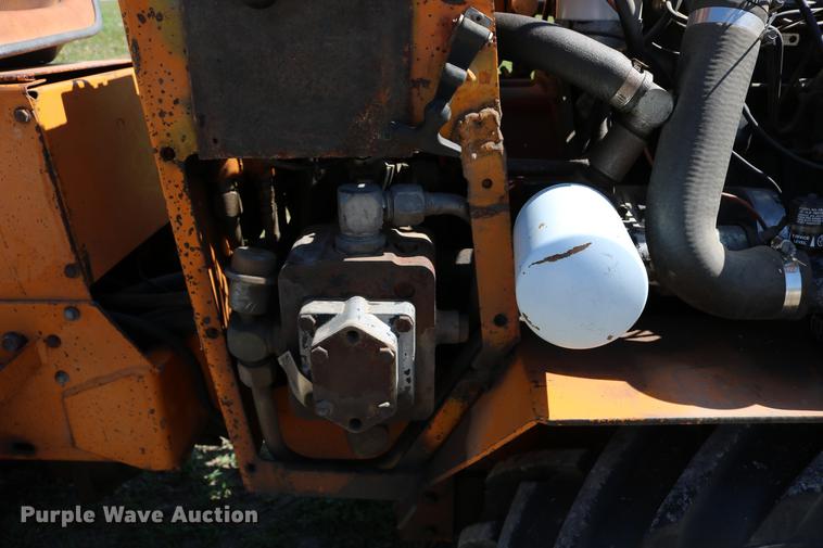 image for item DD4238 1982 Case Maxi-Sneaker vibratory cable plow