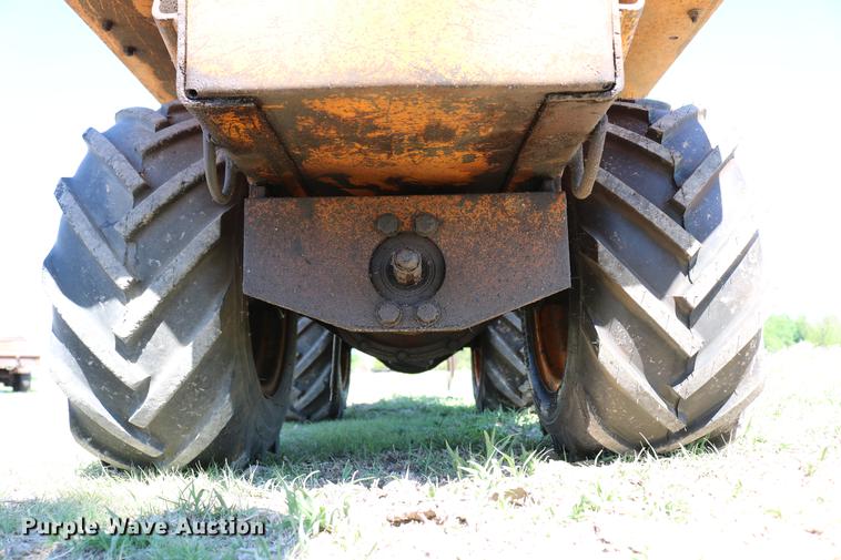 image for item DD4238 1982 Case Maxi-Sneaker vibratory cable plow