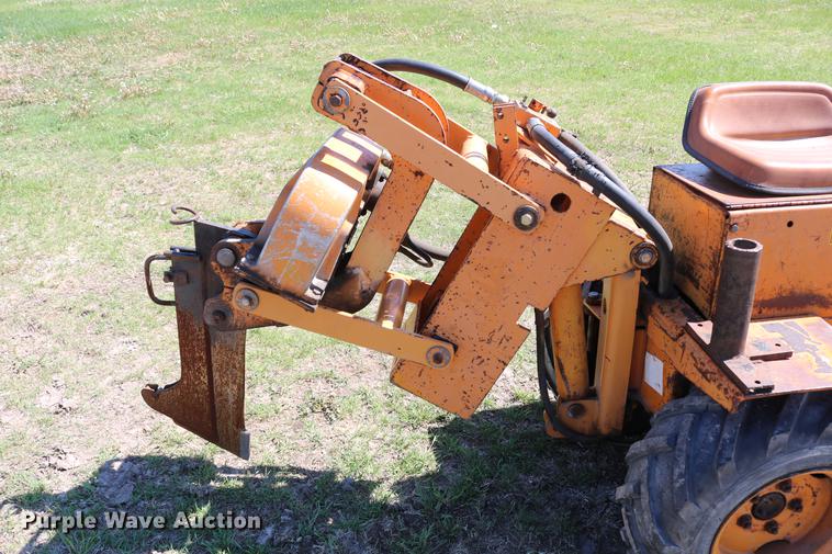 image for item DD4238 1982 Case Maxi-Sneaker vibratory cable plow