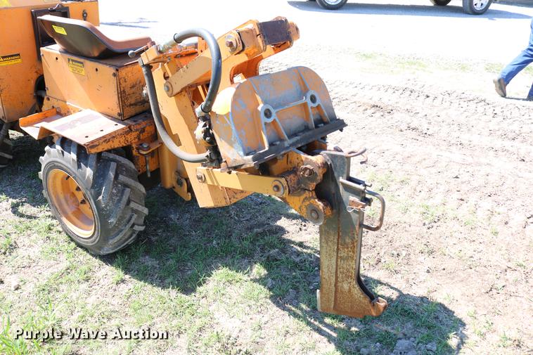 image for item DD4238 1982 Case Maxi-Sneaker vibratory cable plow