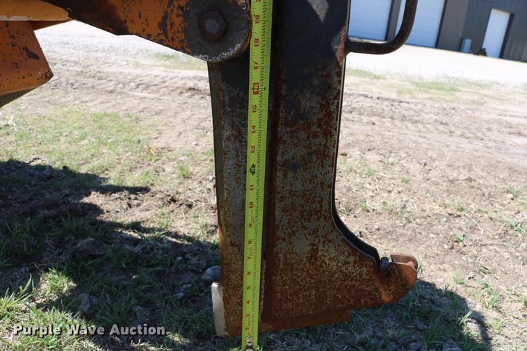 image for item DD4238 1982 Case Maxi-Sneaker vibratory cable plow