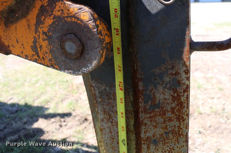 image for item DD4238 1982 Case Maxi-Sneaker vibratory cable plow