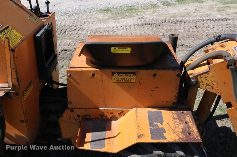 image for item DD4238 1982 Case Maxi-Sneaker vibratory cable plow