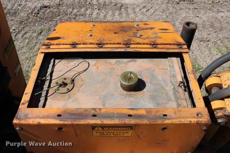 image for item DD4238 1982 Case Maxi-Sneaker vibratory cable plow