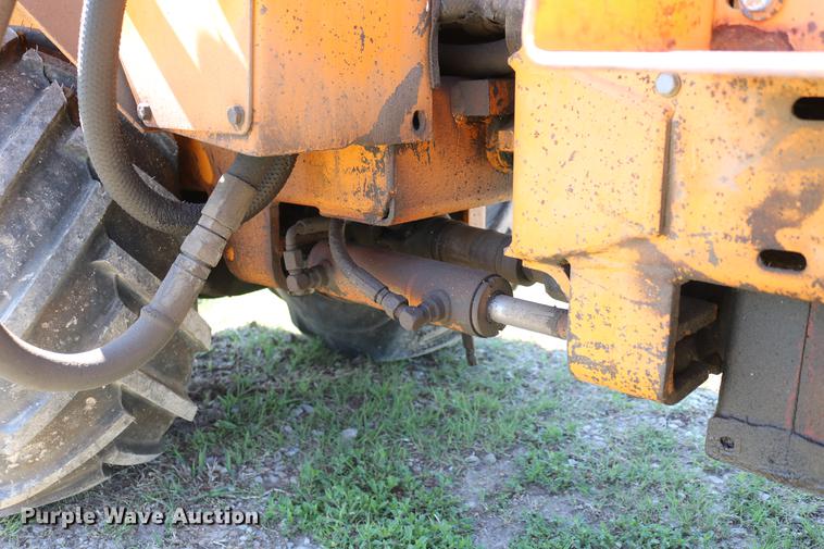 image for item DD4238 1982 Case Maxi-Sneaker vibratory cable plow