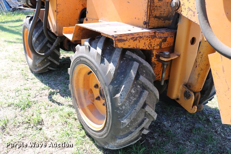 image for item DD4238 1982 Case Maxi-Sneaker vibratory cable plow