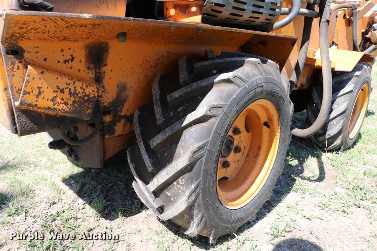 image for item DD4238 1982 Case Maxi-Sneaker vibratory cable plow