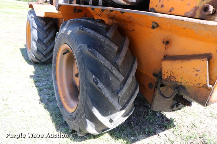 image for item DD4238 1982 Case Maxi-Sneaker vibratory cable plow