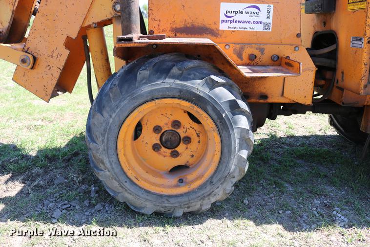 image for item DD4238 1982 Case Maxi-Sneaker vibratory cable plow