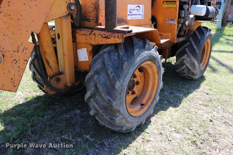 image for item DD4238 1982 Case Maxi-Sneaker vibratory cable plow