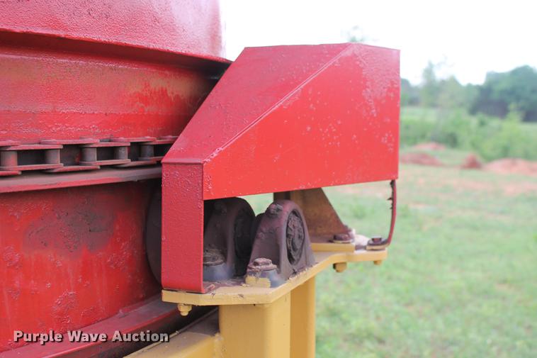 image for item DD4964 Duratech HayBuster IG-8 tub grinder