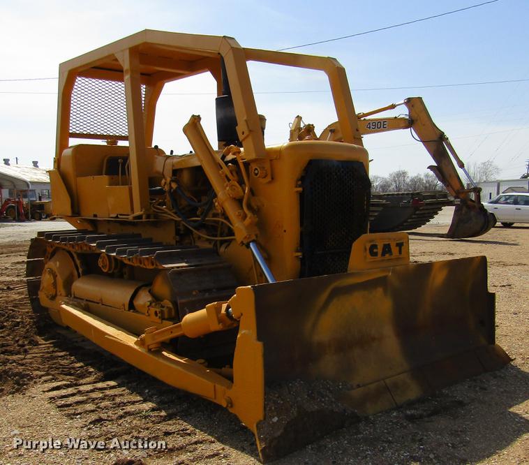 image for item DD7435 1969 Caterpillar D4D dozer