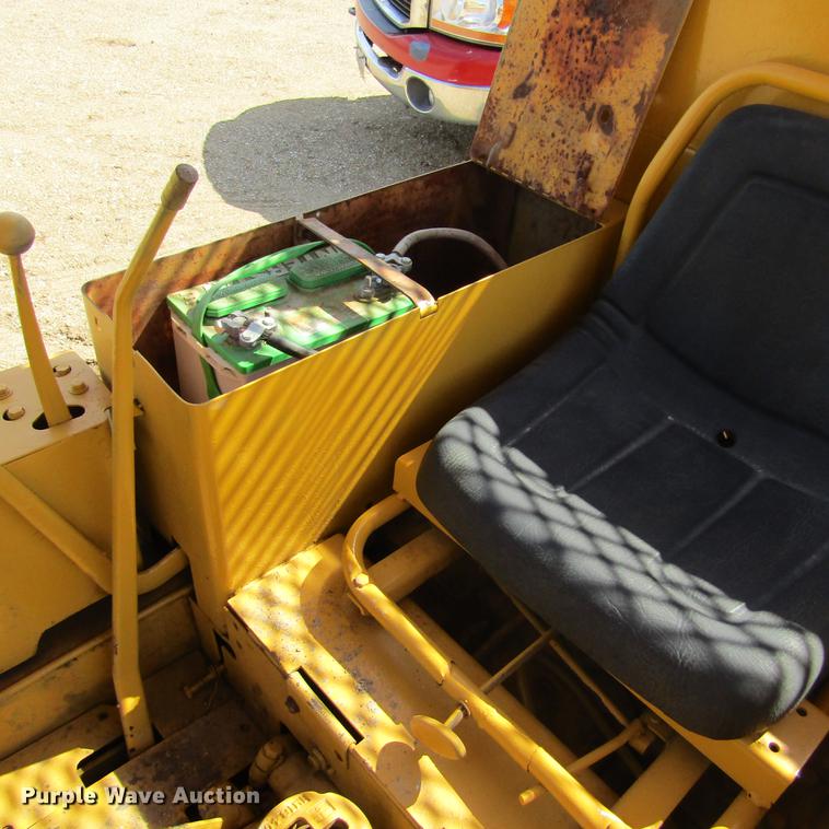 image for item DD7435 1969 Caterpillar D4D dozer