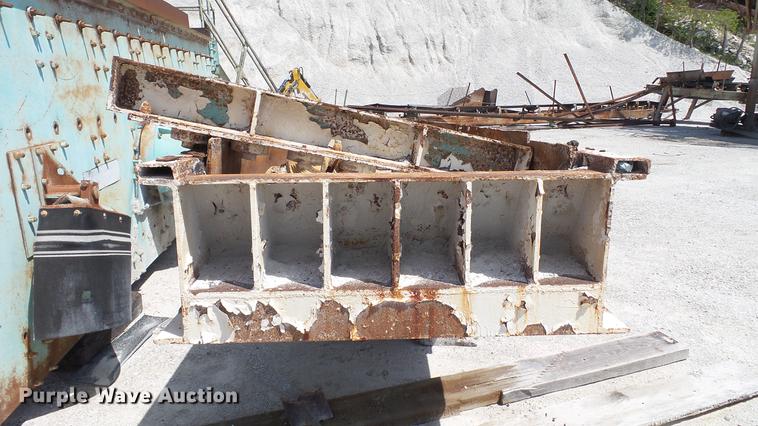 image for item DD7469 1968 Missouri Rodgers feeder