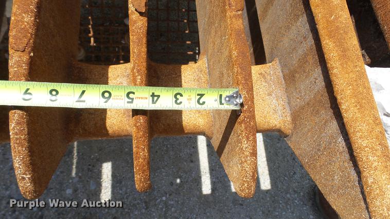 image for item DD7469 1968 Missouri Rodgers feeder