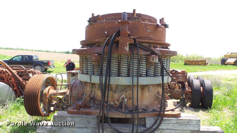 image for item DD7470 1963 Symons cone crusher