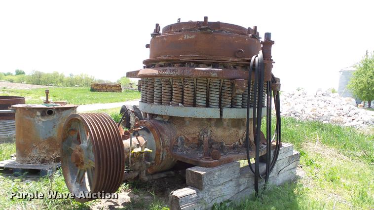 image for item DD7470 1963 Symons cone crusher