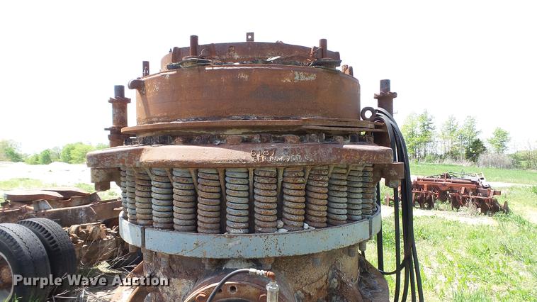 image for item DD7470 1963 Symons cone crusher