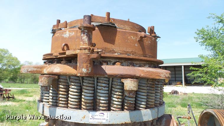 image for item DD7470 1963 Symons cone crusher