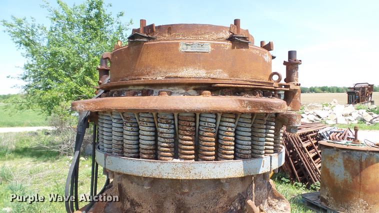 image for item DD7470 1963 Symons cone crusher