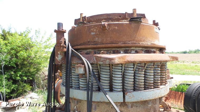 image for item DD7470 1963 Symons cone crusher
