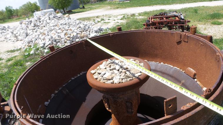 image for item DD7470 1963 Symons cone crusher