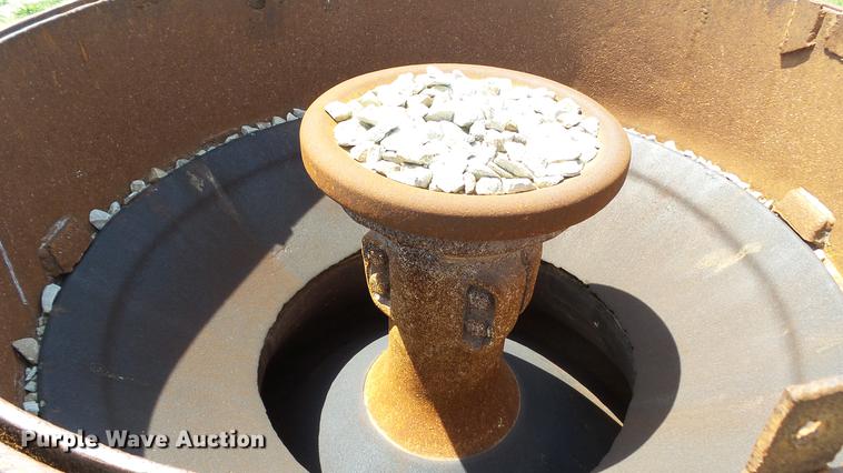 image for item DD7470 1963 Symons cone crusher