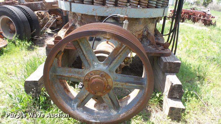image for item DD7470 1963 Symons cone crusher