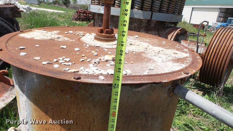 image for item DD7470 1963 Symons cone crusher