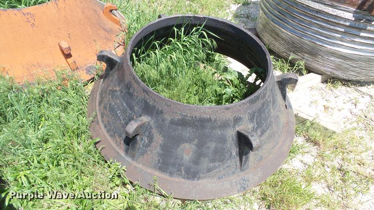 image for item DD7470 1963 Symons cone crusher