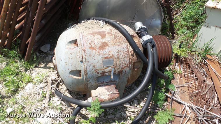 image for item DD7470 1963 Symons cone crusher