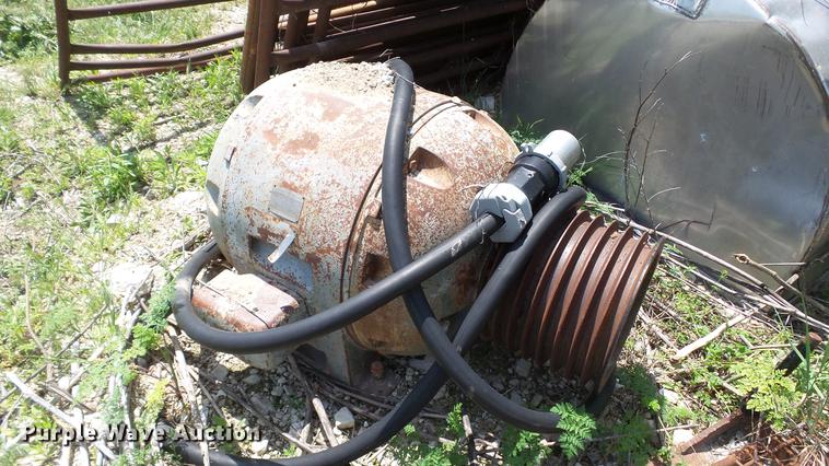 image for item DD7470 1963 Symons cone crusher