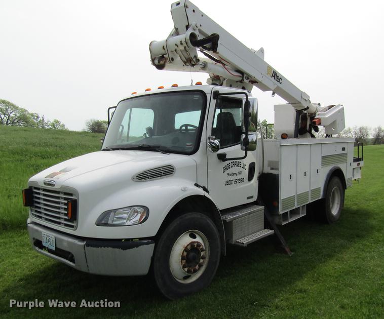 image for item DD8435 2007 Freightliner M2 106 bucket truck