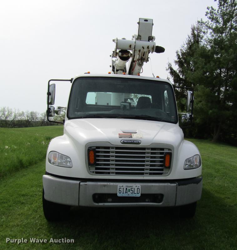 image for item DD8435 2007 Freightliner M2 106 bucket truck