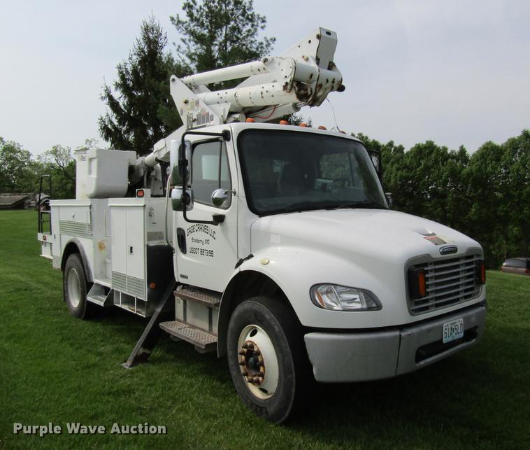 image for item DD8435 2007 Freightliner M2 106 bucket truck