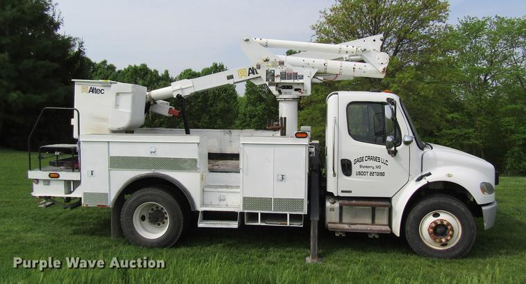 image for item DD8435 2007 Freightliner M2 106 bucket truck
