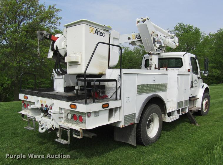 image for item DD8435 2007 Freightliner M2 106 bucket truck