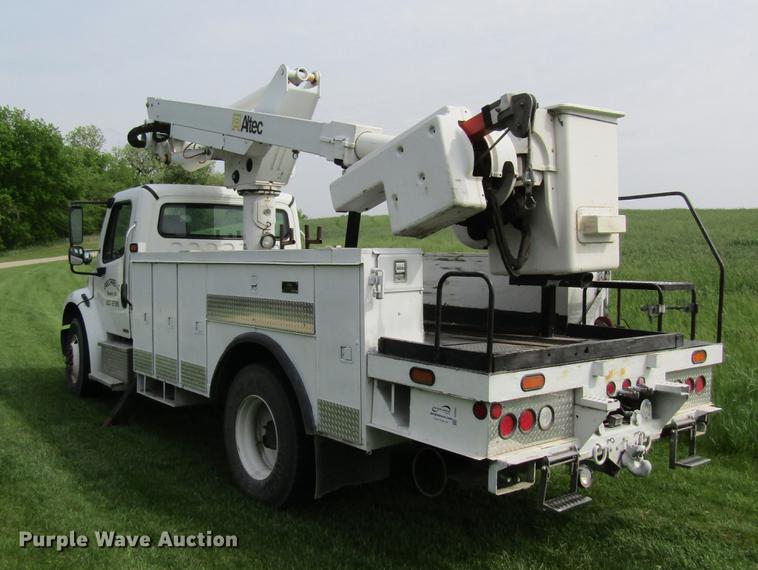 image for item DD8435 2007 Freightliner M2 106 bucket truck